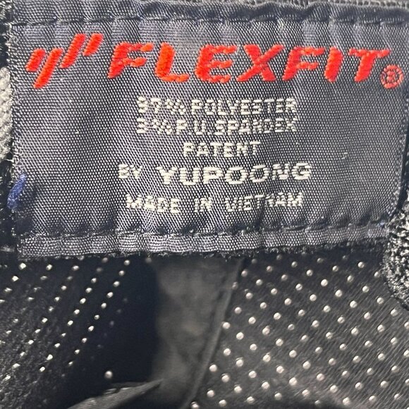 Tryst Wynn Las Vegas Adult Hat Baseball Cap Black Red Flexfit Embroidered Mens - Picture 7 of 7